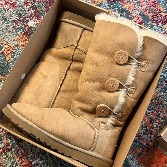 Women’s UGG Bailey Button 3 in Chestnut 7 - Picture 10 of 15